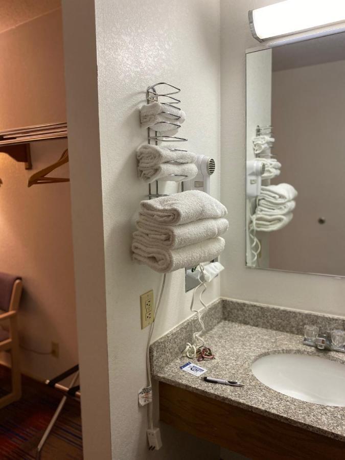 Americas Best Value Hotel Champaign