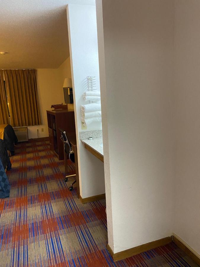 Americas Value Hotel