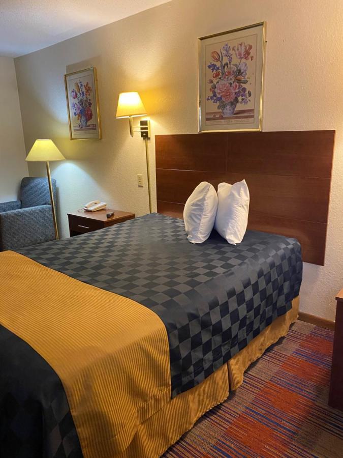 Americas Value Hotel
